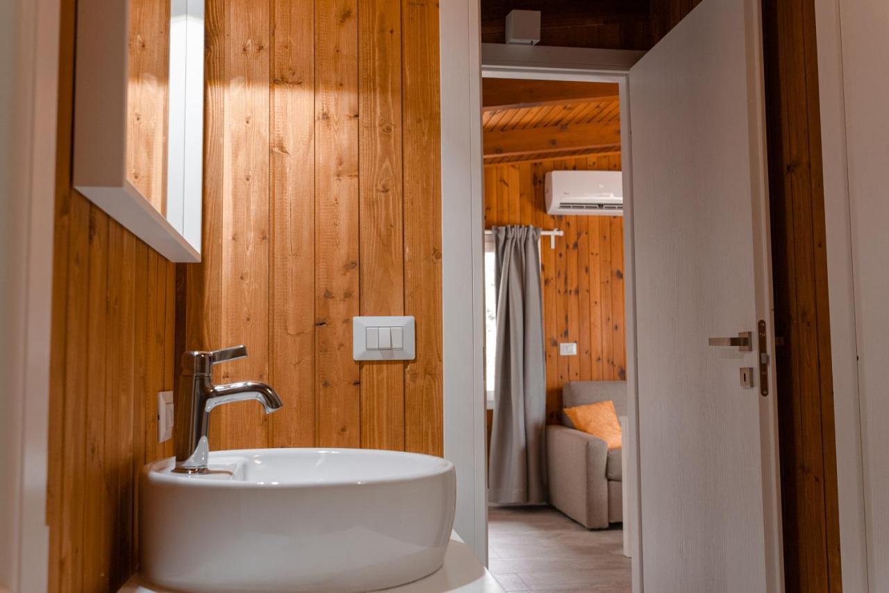 Chalet Alessandrini - Private Lakeside Beach Tenna Extérieur photo