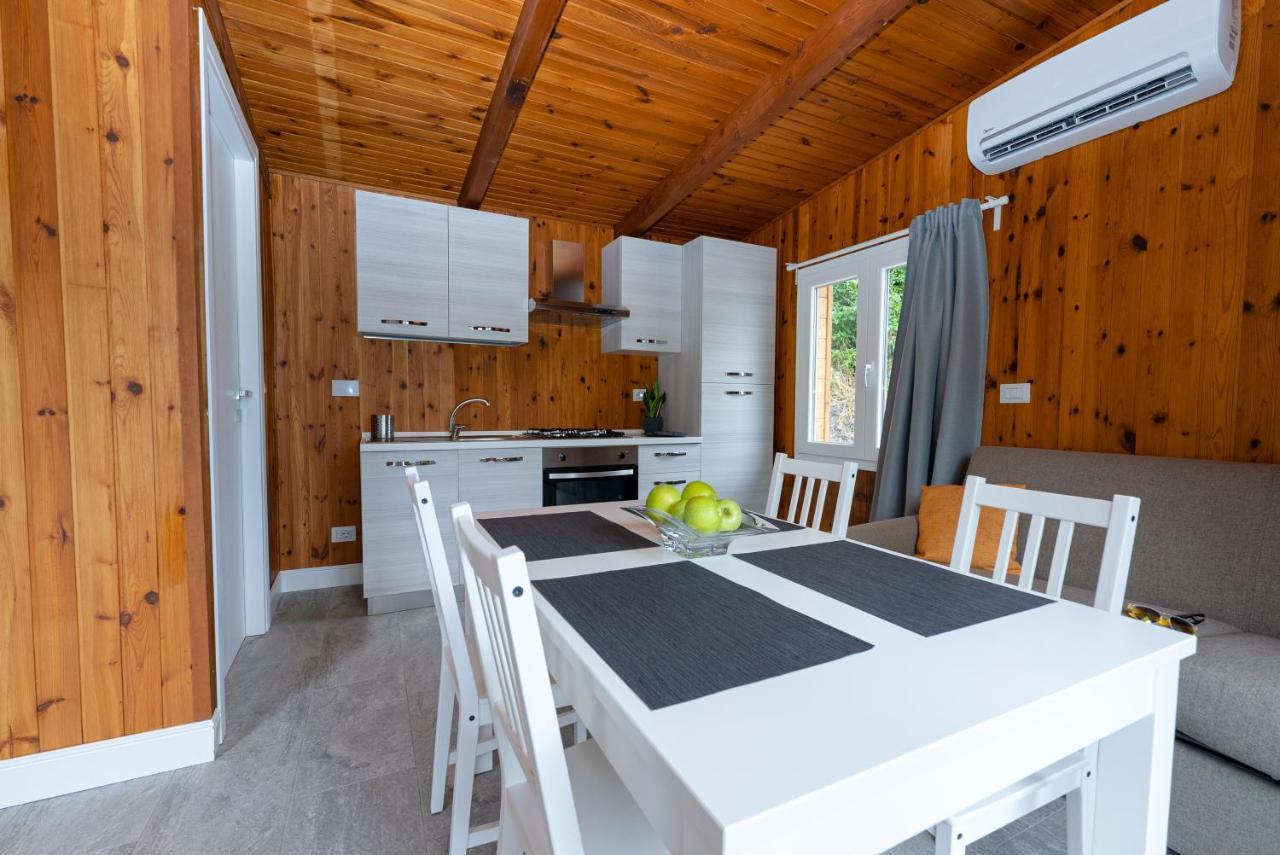 Chalet Alessandrini - Private Lakeside Beach Tenna Extérieur photo