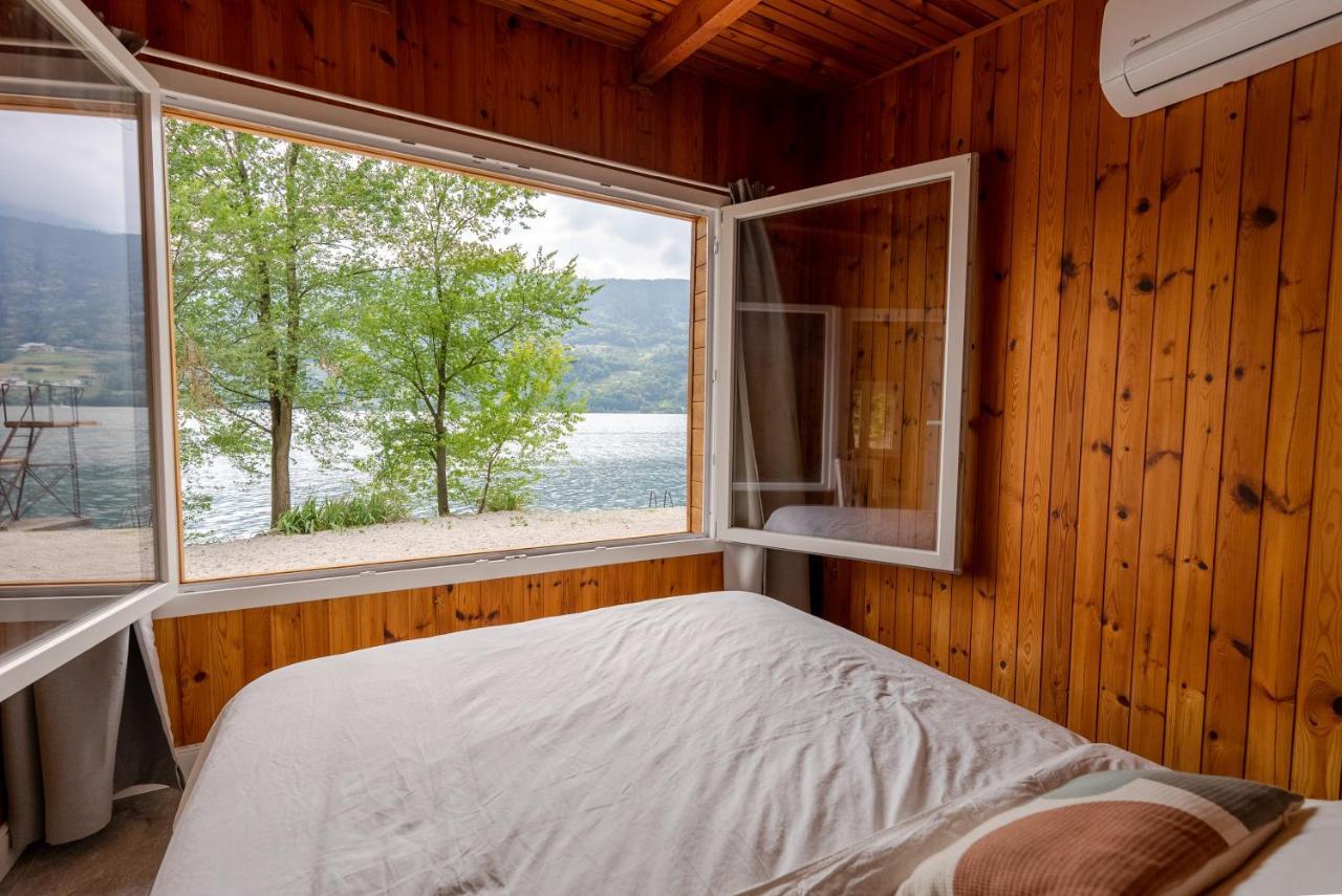 Chalet Alessandrini - Private Lakeside Beach Tenna Extérieur photo