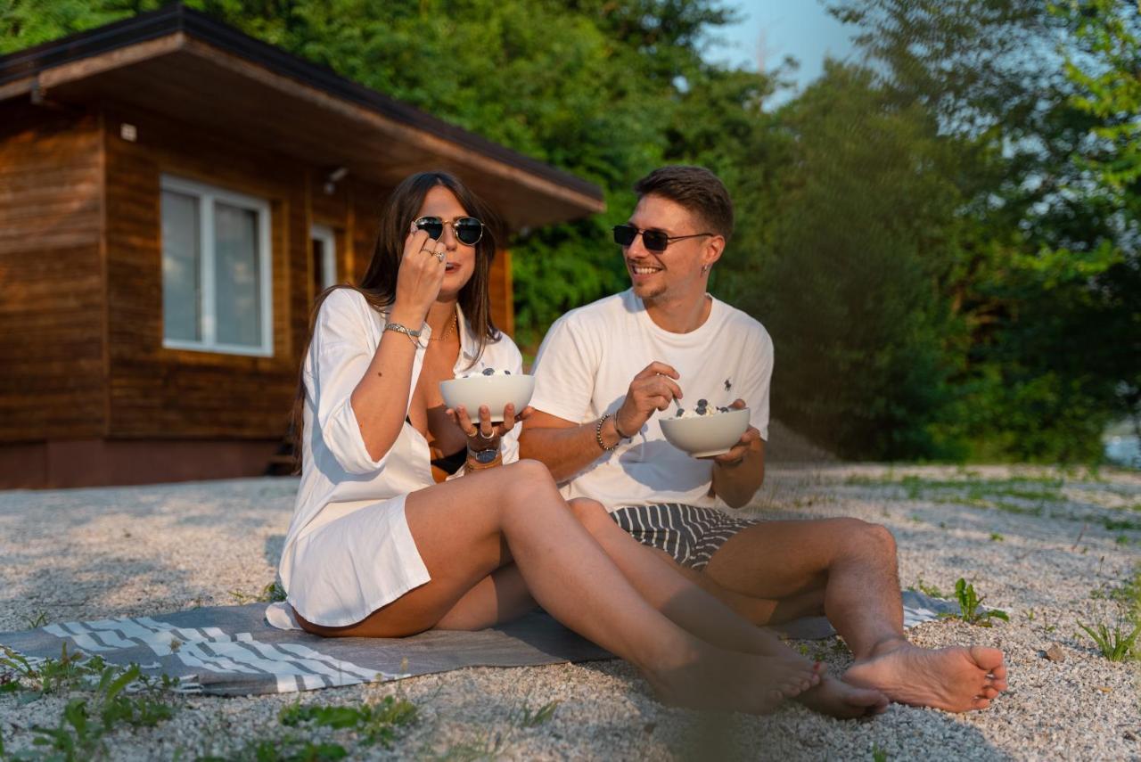 Chalet Alessandrini - Private Lakeside Beach Tenna Extérieur photo
